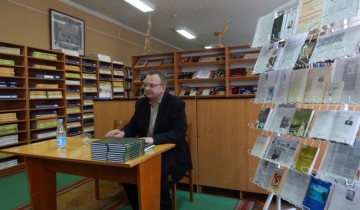 Поэт в Витебске больше, чем поэт.