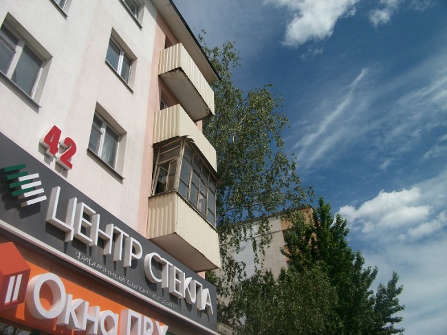 Таким был балкон на Московском до публикации. Фото блоггера Аксинии.