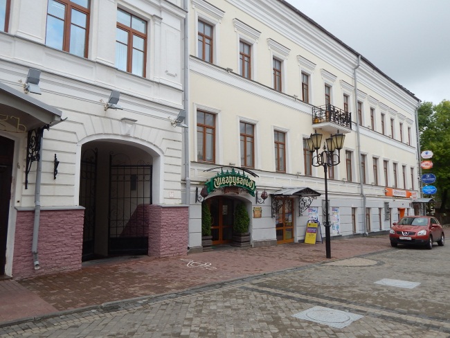 Банки на улице Толстого были всегда.