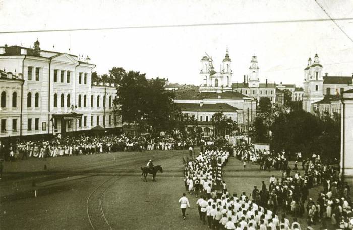демонстрация в Витебске 1930-е годы yandex.by