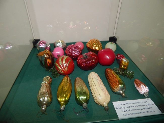 Кукуруза - царица полей. Такие игрушки были популярны во времена правления Хрущева