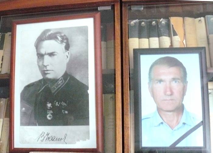 В квартире Чкаловых фото геройского дяди и племянника висят рядом