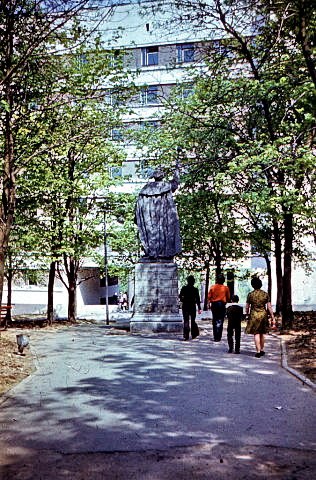 Памятник гетману в конце улицы. Источник: evitebsk.com