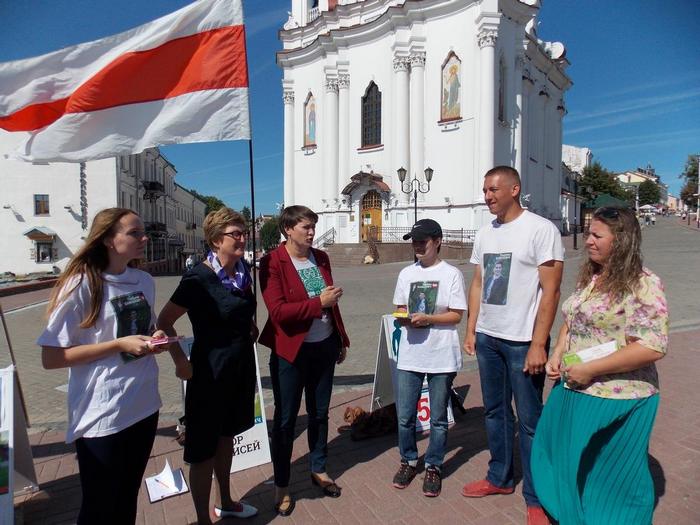 Посещение Витебска Татьяной Короткевич во время кампании по сбору подписей