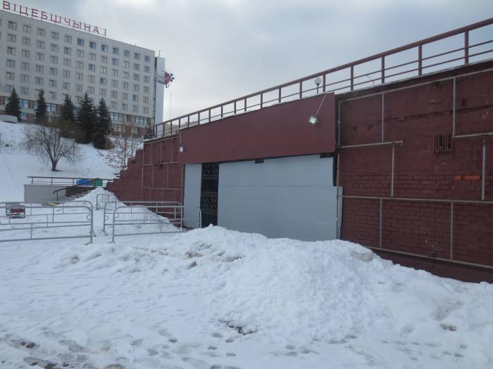 Пункт проката коньков возле Летнего амфитеатра закрыт. Фото: Аля Покровская