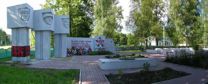 Воинский мемориал в деревне Зароново. Фото peopleandwar.ru