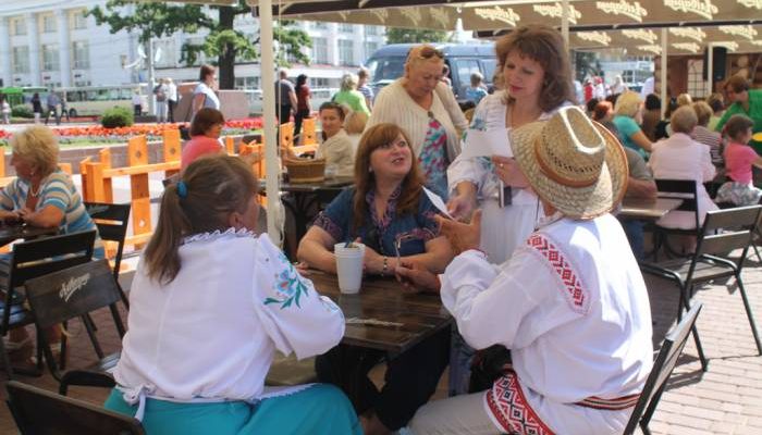 витебск, "славянский базар", люди отдыхают