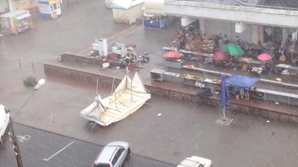 Центральный гомельский рынок во время дождя. Источник фото:соцсети