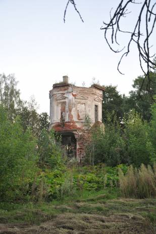 Со всех сторон усадьба была окружена садом. Фото Анастасии Вереск