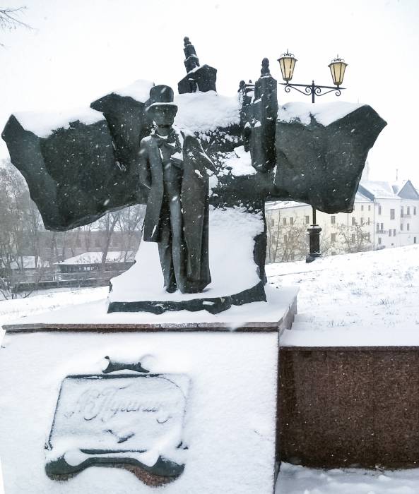 памятник Пушкину зимой