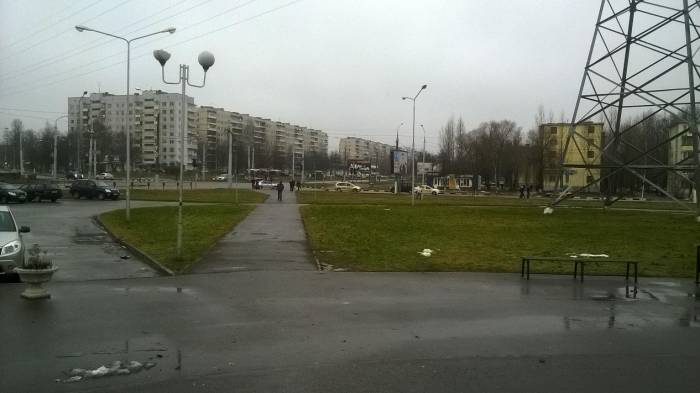 Пейзаж перед магазином "новогодним" не назовешь. Фото Анастасии Вереск
