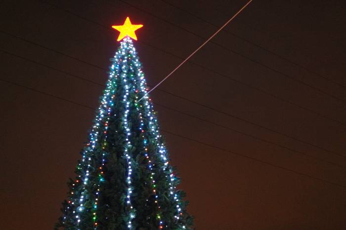 Пятиконечная звезда на витебской ёлке. Фото Анастасии Вереск