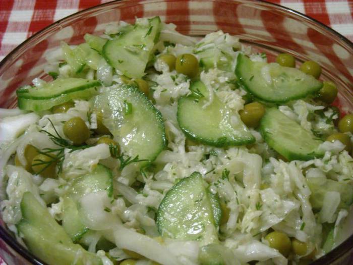 Отличный салат для тех, кто не любит майонез. Фото zastolye.com