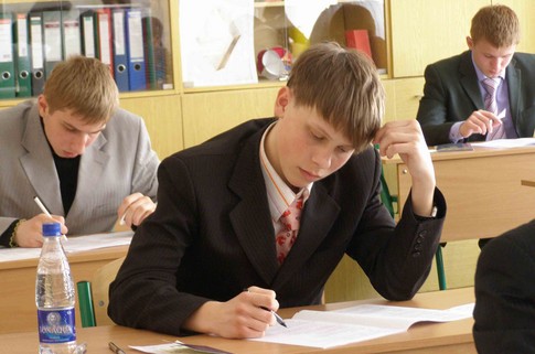 Многие школьники и так в субботу ходят в школу. Фото big-radio.ru