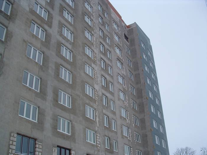 Многоэтажное здание по проспекту Фрунзе. Фото Дарьи Максименко