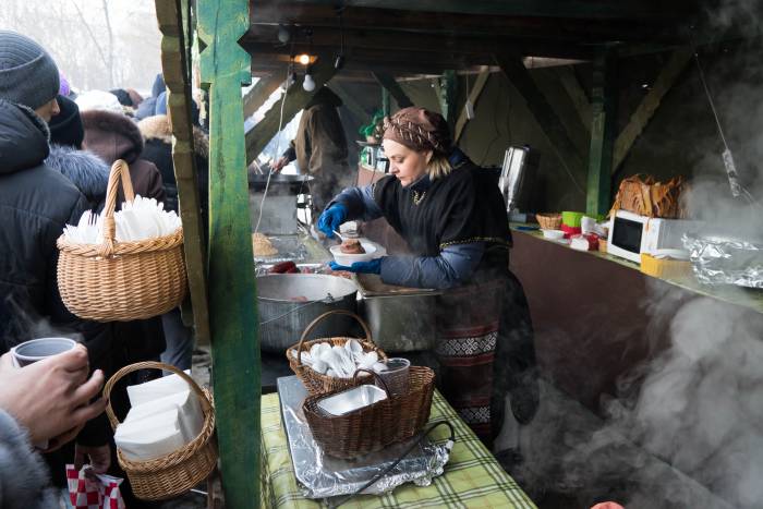 Попробовать блюда литовской кухни хотелось многим. Фото Анастасии Вереск