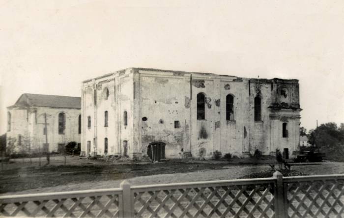 Бывшее здание архива (фарный костел) 1950-е годы. Фото из группы "Таямніцы Віцебска" Вконтакте