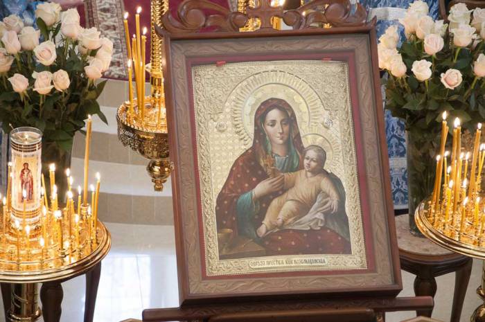 Козельщанская икона Богоматери считается одной из самых чудотворных. Фото foma.in.ua