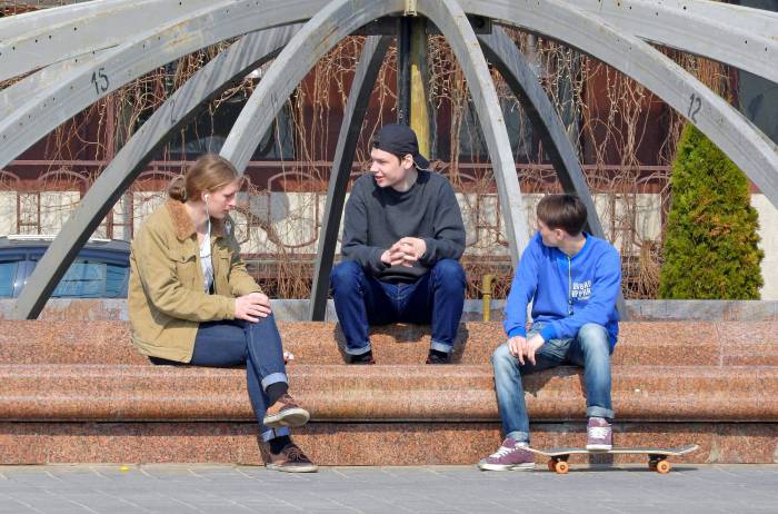 Молодежь «зажигает» в Витебске на площади Победы. Фото Светланы Васильевой