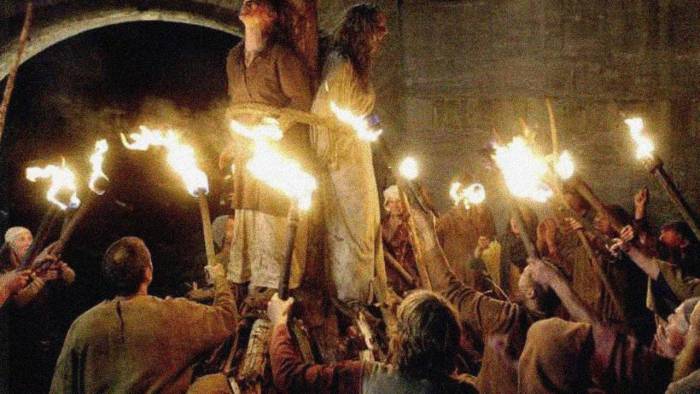 В европейских странах во времена средневековья сожжение ведьм было обычным делом. Фото poembook.ru