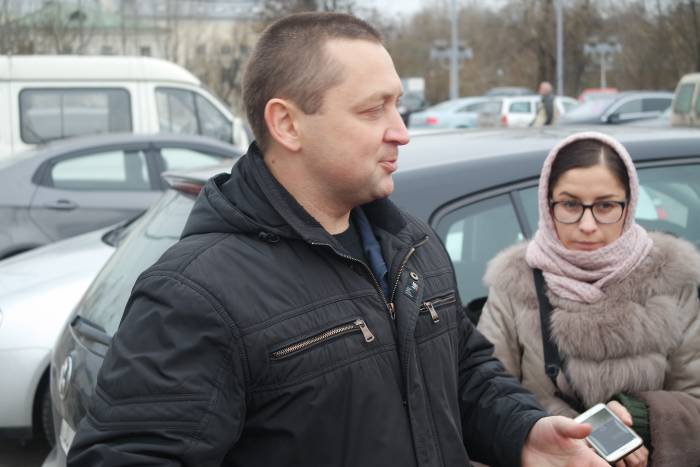Держите руки на руле! А вы были вчера на площади Свободы?