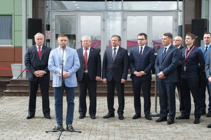 На открытии «Modern-Expo Group» выступает генеральный директор нового витебского предприятия. Фото Владимир Борков