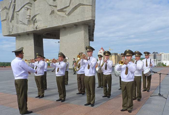 Прозвучали памятные мелодии в исполнении военного оркестра. Фото Светланы Васильевой