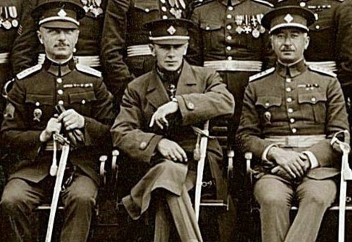 Генерал Войцеховский (в центре) во время общего сбора видных деятелей Чехословацкого легиона. 1927 год. Фото wikipedia.org