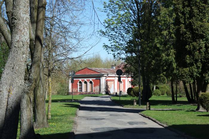 Рядом с дворцом расположен парк. Фото Анастасии Вереск