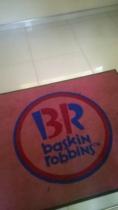 От Baskin Robbins остались одни коврики. Фото Анастасии Вереск