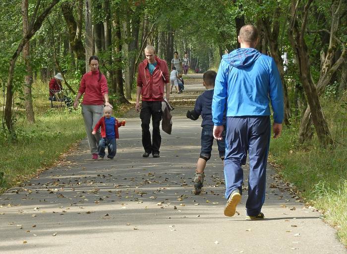 Прогулка по парку Мазурино - это отличная возможность провести выходные всей семьей. Фото Светланы Васильевой