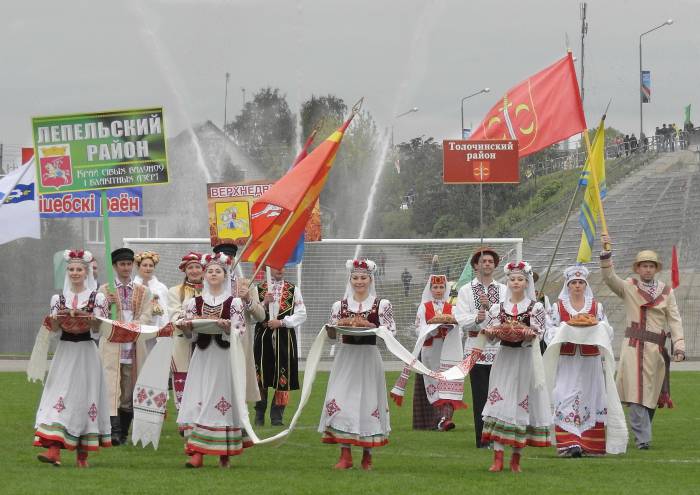 Хлеб да соль и караваи, испеченными из муки нового урожая. Фото Светланы Васильевой