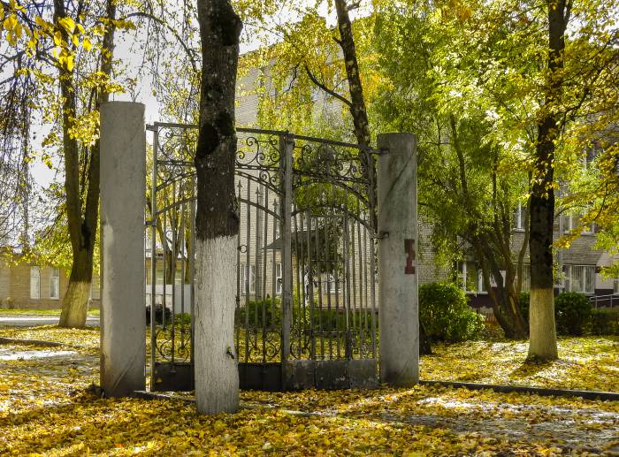 Перед этими воротами заклинание «сим-сим, откройся» не поможет. Фото Светланы Васильевой