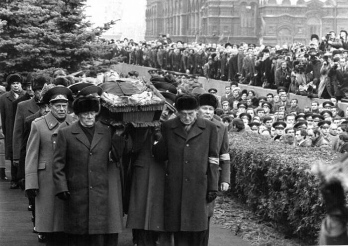 Четыре легенды, связанные со смертью и похоронами Брежнева. Свидетельство очевидца