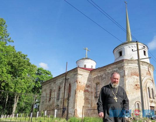 островно церковь