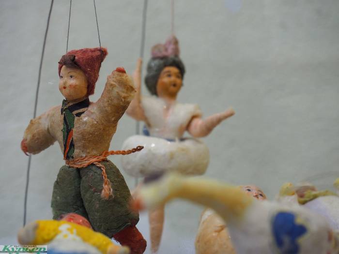 Сотни раритетных новогодних украшений прошлого века на выставке в Витебске