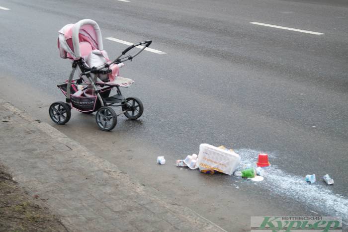 Чудовищная авария в Витебске: на пешеходном переходе машина сбила маму с двумя детьми