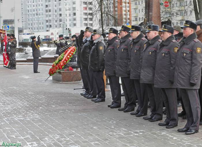 Сегодня на плацу у здания УВД Витебского облисполкома вспоминали погибших при исполнении служебного долга сотрудников милиции