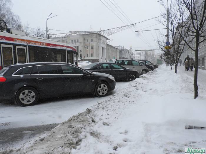В Витебске идет борьба со снегом