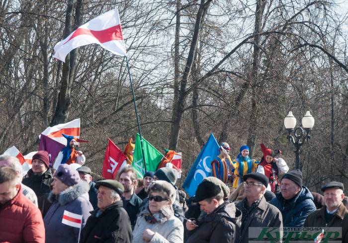 «З чаго Я такіх людзей кожны дзень не сустракаю? Можа, гэта не Беларусь?» Праздник не для всех: кому-то - на концерт, а кого-то - в автозак