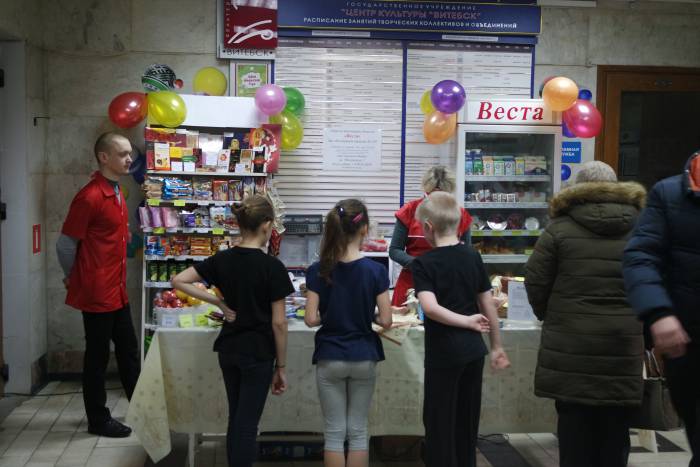 Сейчас в Витебске. В центре города огромная очередь на избирательный участок. За кого голосуют?