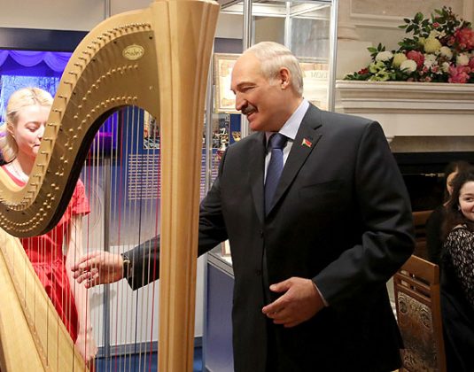 Лукашенко арфа