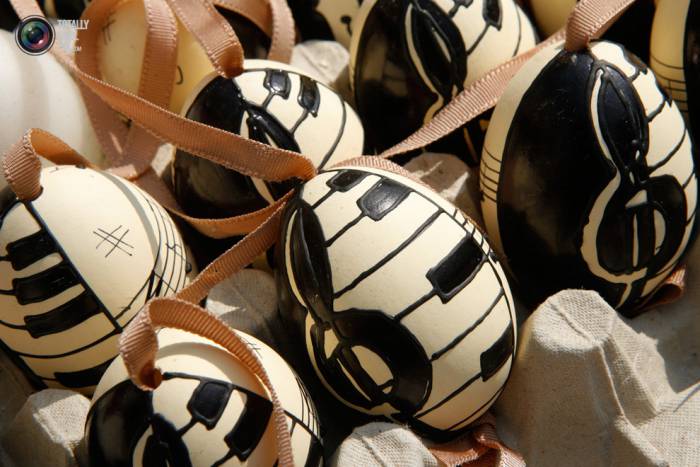 20 фотографий с празднично раскрашенными пасхальными яйцами