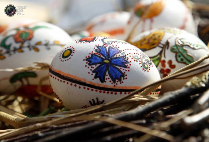 20 фотографий с празднично раскрашенными пасхальными яйцами