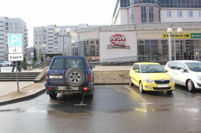 10 апреля ГАИ Витебска проверили места для парковки инвалидов возле гипермаркетов и ГАИ