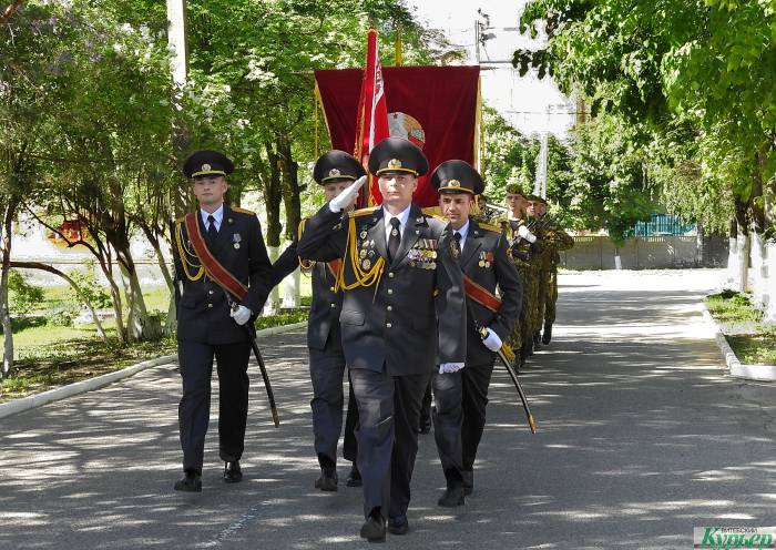 11 мая в войсковой части Витебска провели торжественную вечернюю поверку