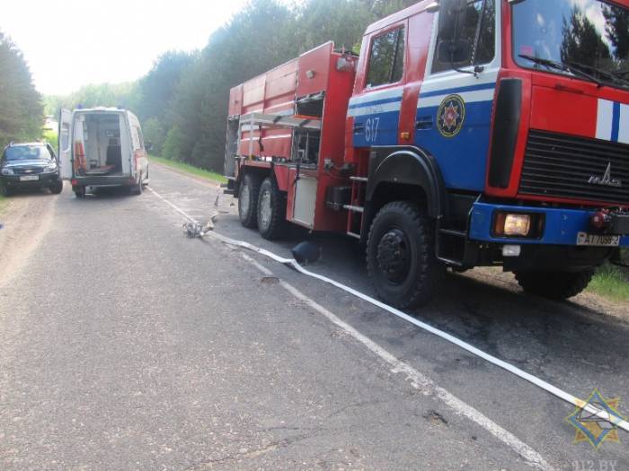 Вчера в Докшицком районе спасатели МЧС деблокировали из МАЗа водителя и пассажира