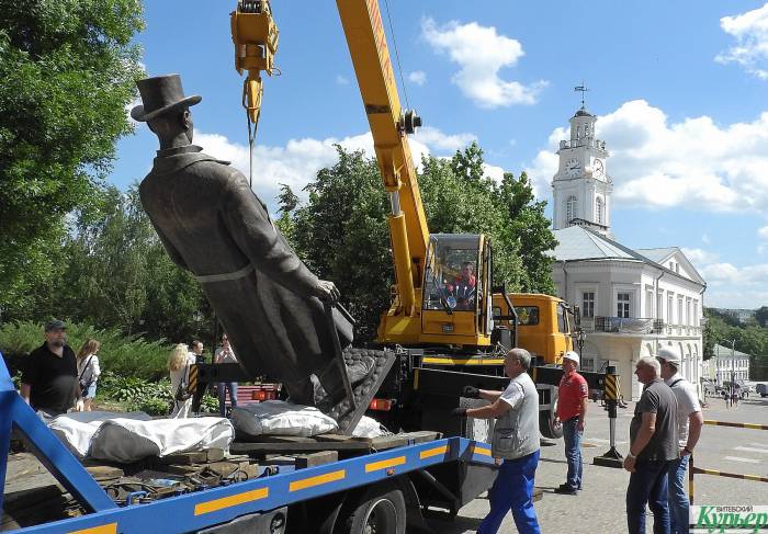 В Витебске установили памятник Федору Махнову. Как это было