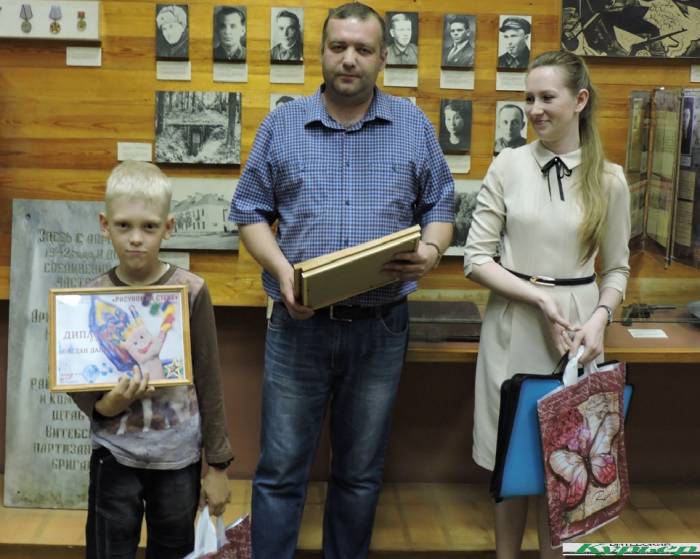 В витебском музее Шмырева наградили победителей конкурса детского рисунка