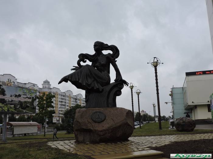 В Витебске под дождем и ветром открыли скульптуру «Лучеса»